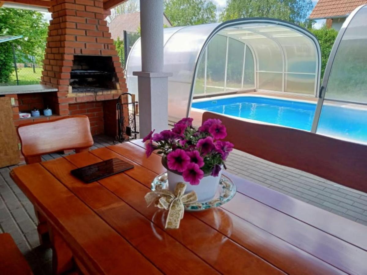 Schoenes Ferienhaus Mit Grossen Pool 250 M Vom Balaton Balatonmáriafürdő 外观 照片