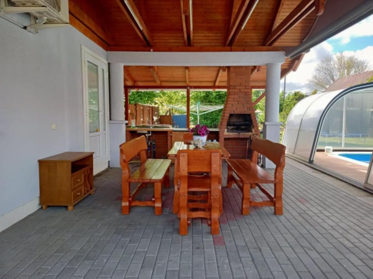 Schoenes Ferienhaus Mit Grossen Pool 250 M Vom Balaton Balatonmáriafürdő 外观 照片