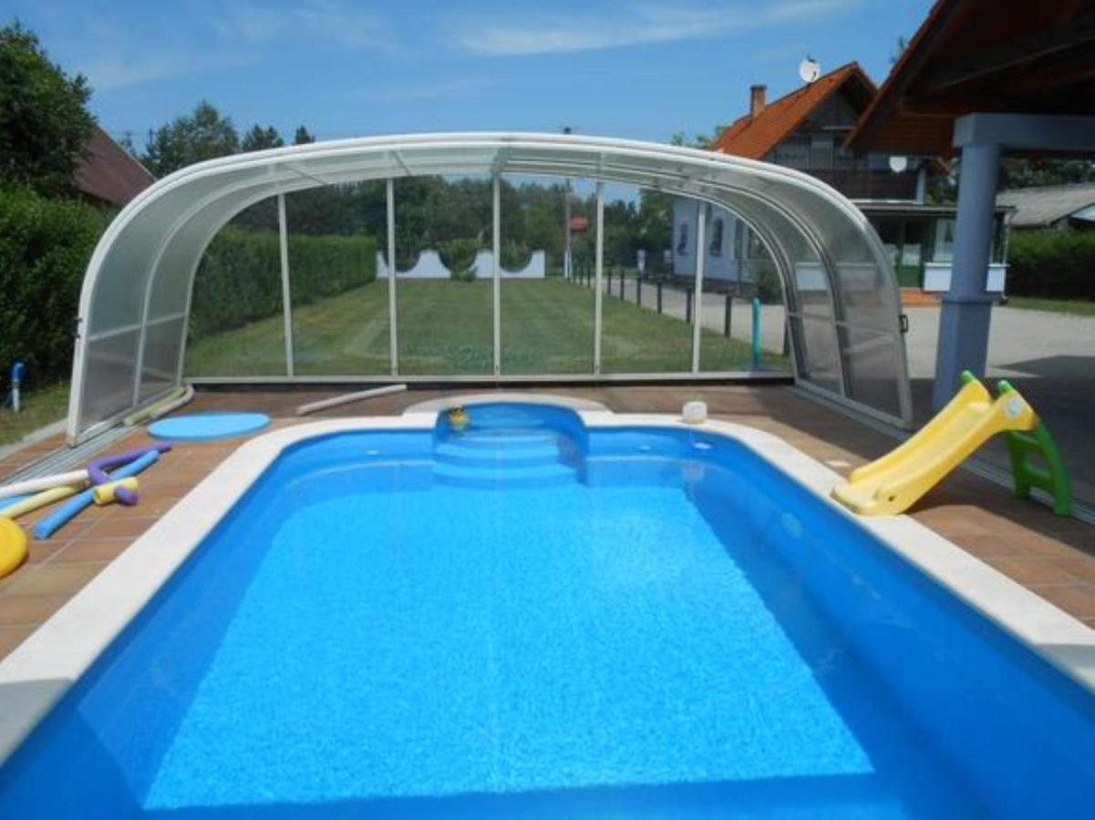 Schoenes Ferienhaus Mit Grossen Pool 250 M Vom Balaton Balatonmáriafürdő 外观 照片