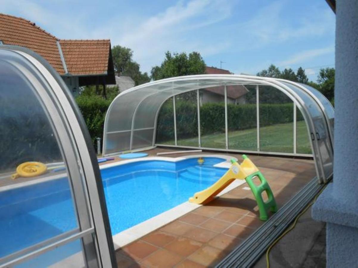 Schoenes Ferienhaus Mit Grossen Pool 250 M Vom Balaton Balatonmáriafürdő 外观 照片