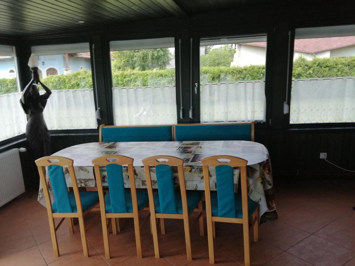 Schoenes Ferienhaus Mit Grossen Pool 250 M Vom Balaton Balatonmáriafürdő 外观 照片