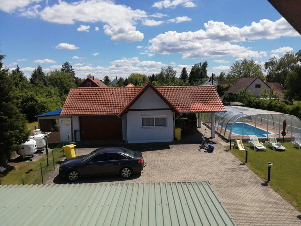 Schoenes Ferienhaus Mit Grossen Pool 250 M Vom Balaton Balatonmáriafürdő 外观 照片