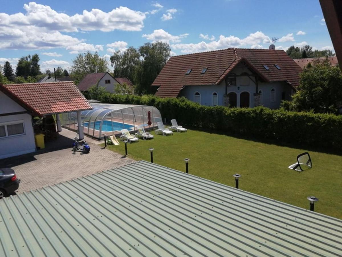 Schoenes Ferienhaus Mit Grossen Pool 250 M Vom Balaton Balatonmáriafürdő 外观 照片