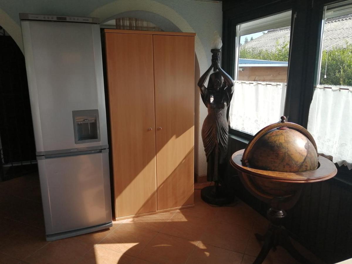 Schoenes Ferienhaus Mit Grossen Pool 250 M Vom Balaton Balatonmáriafürdő 外观 照片