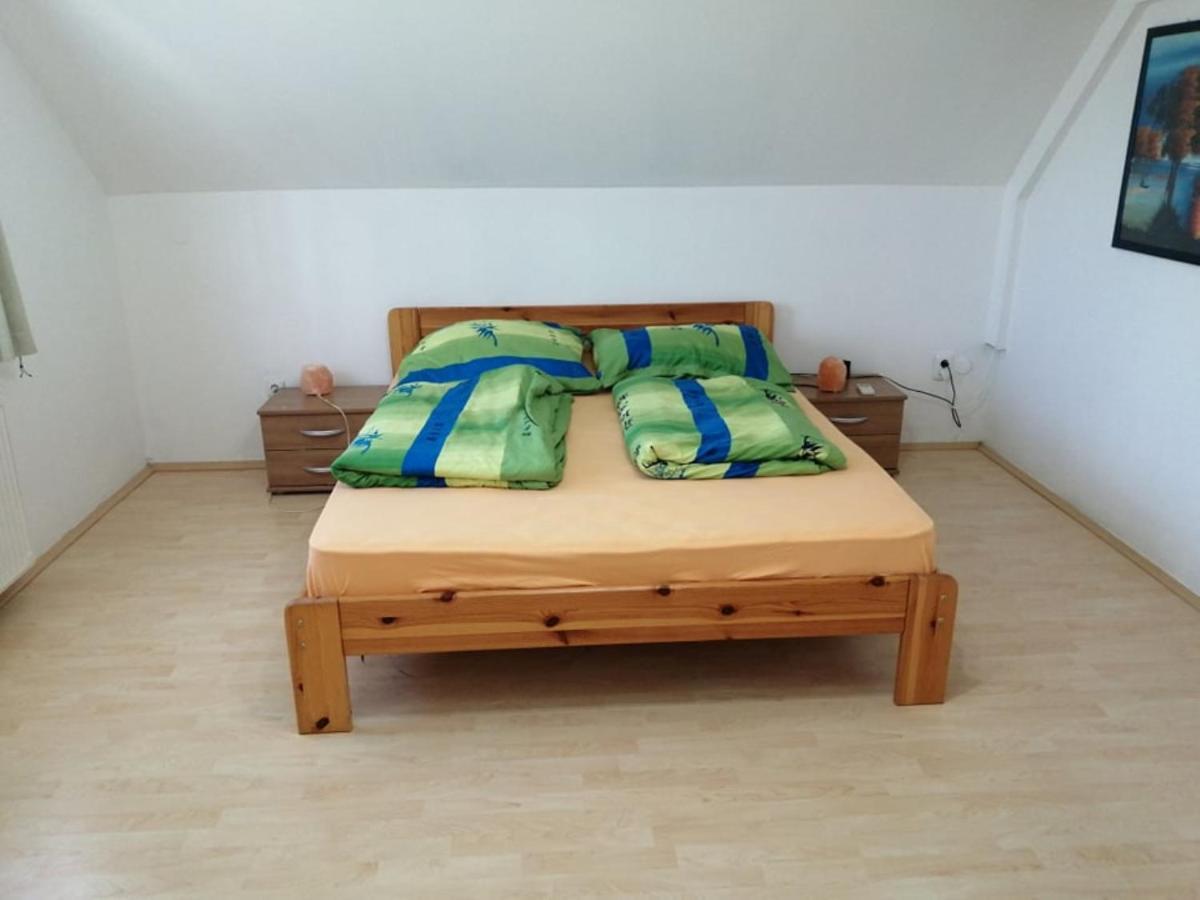Schoenes Ferienhaus Mit Grossen Pool 250 M Vom Balaton Balatonmáriafürdő 外观 照片